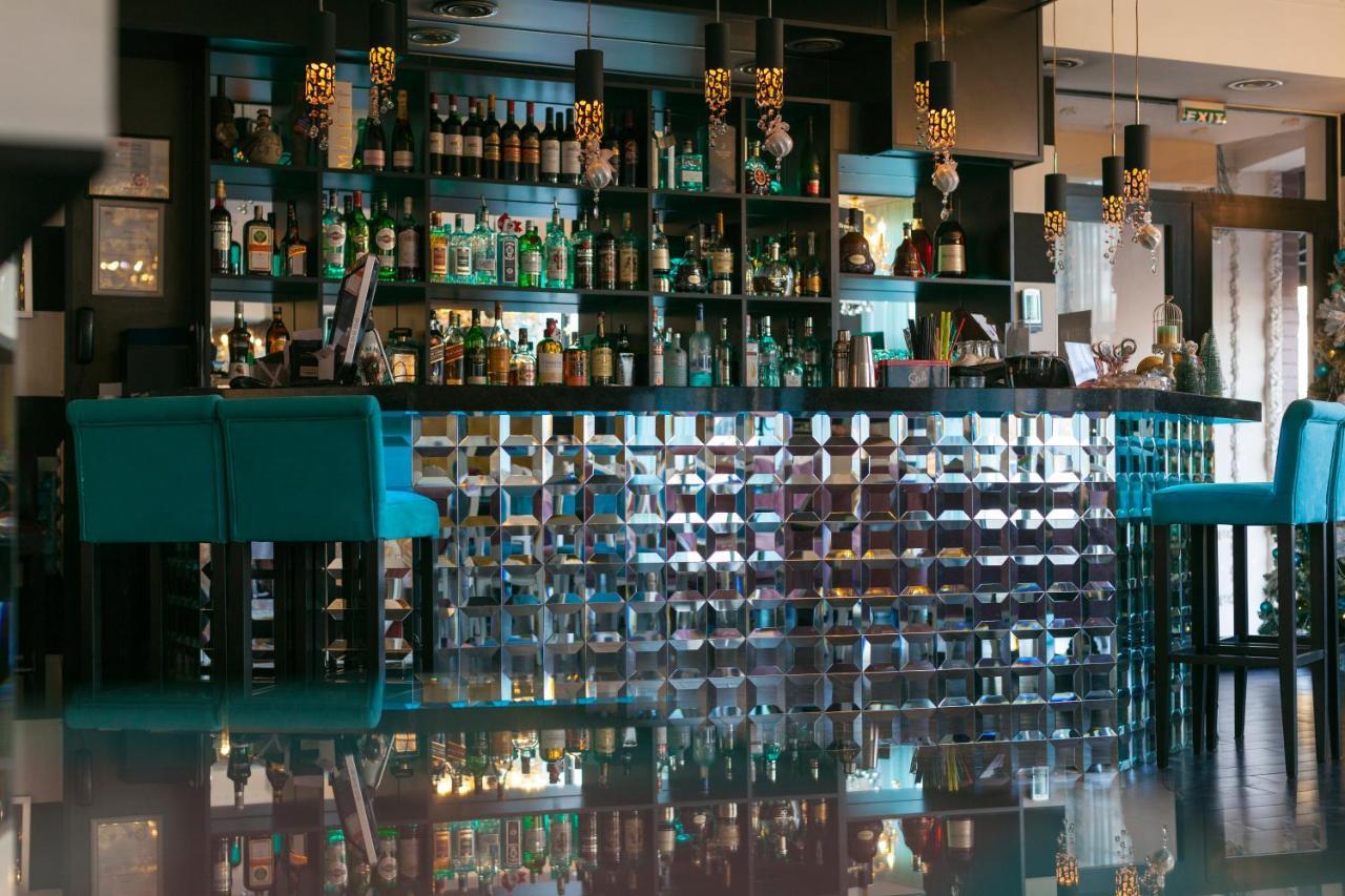 리버 사이드 호텔 츠빌리시 트빌리시 외부 사진 The bar at the hotel