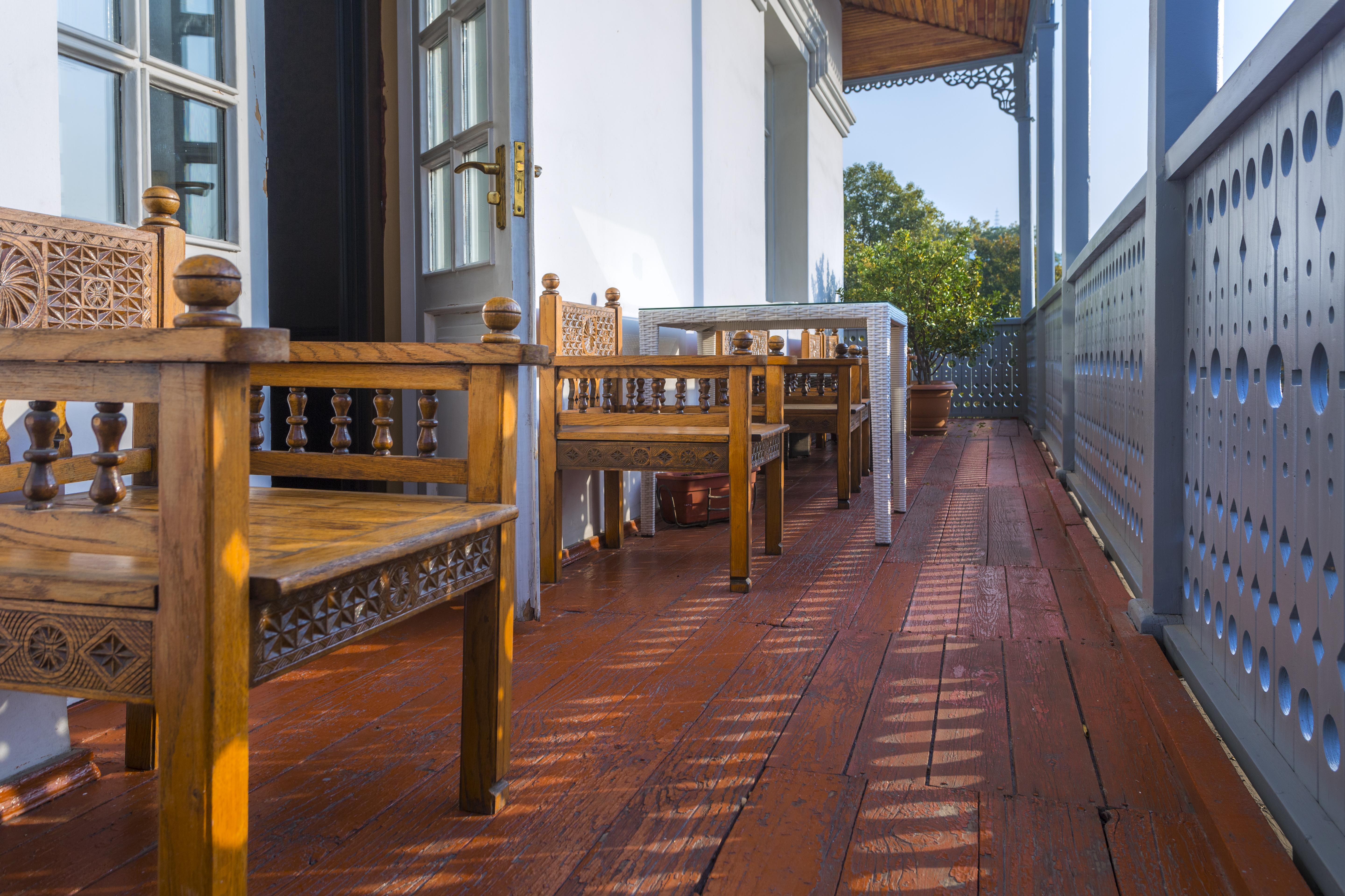 리버 사이드 호텔 츠빌리시 트빌리시 외부 사진 A balcony