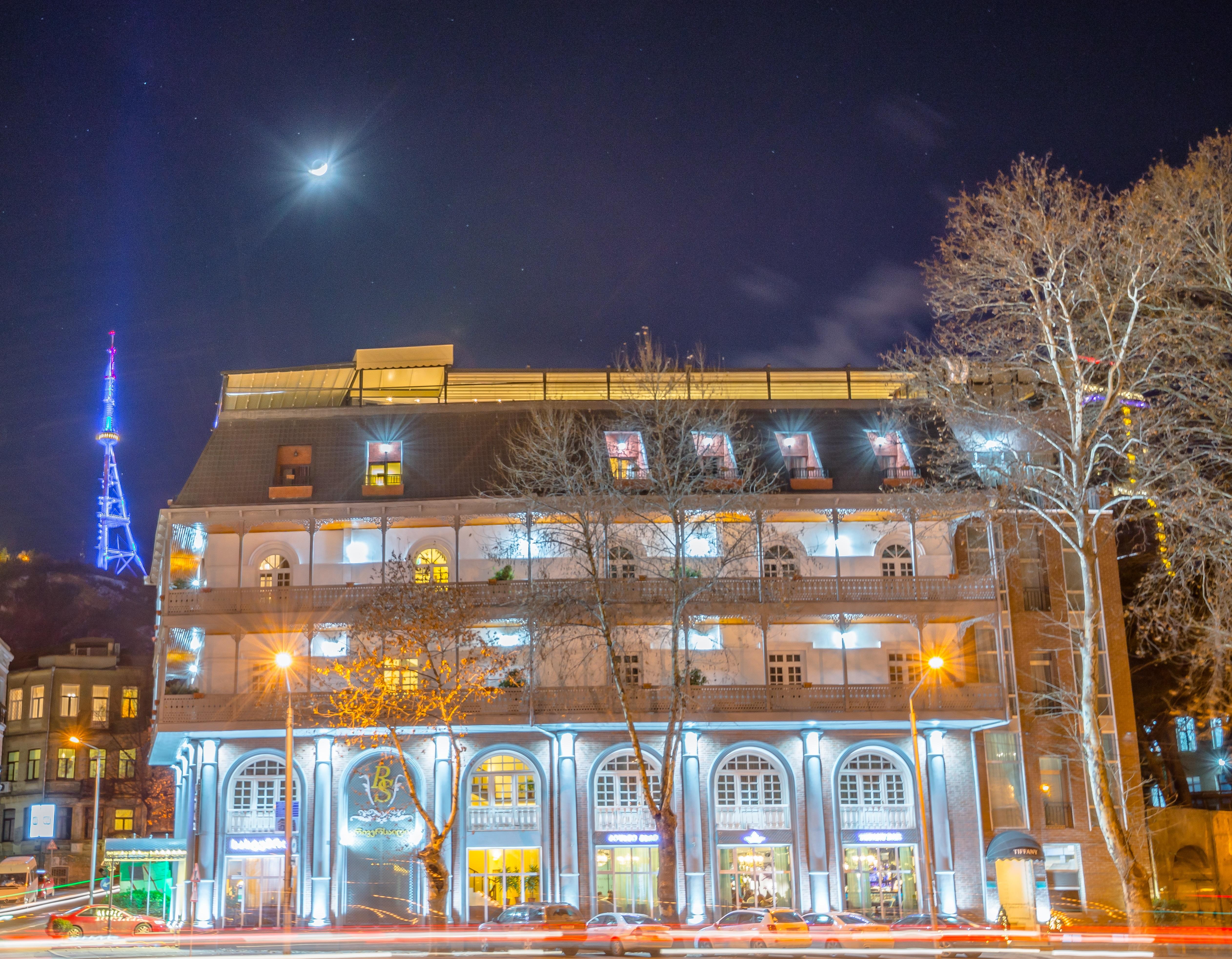 리버 사이드 호텔 츠빌리시 트빌리시 외부 사진 The building of the National Museum of Georgia