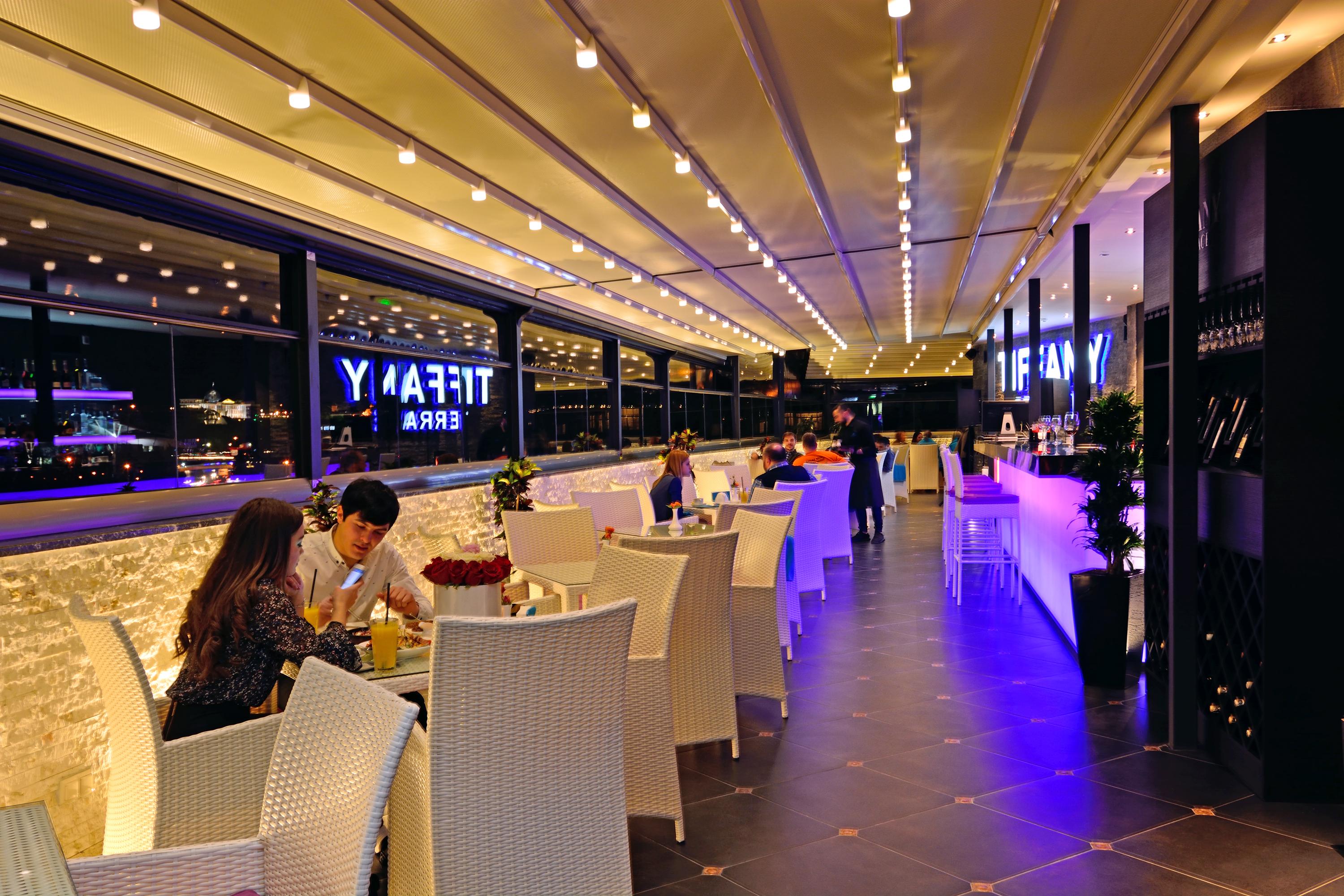 리버 사이드 호텔 츠빌리시 트빌리시 외부 사진 Restaurant in the hotel