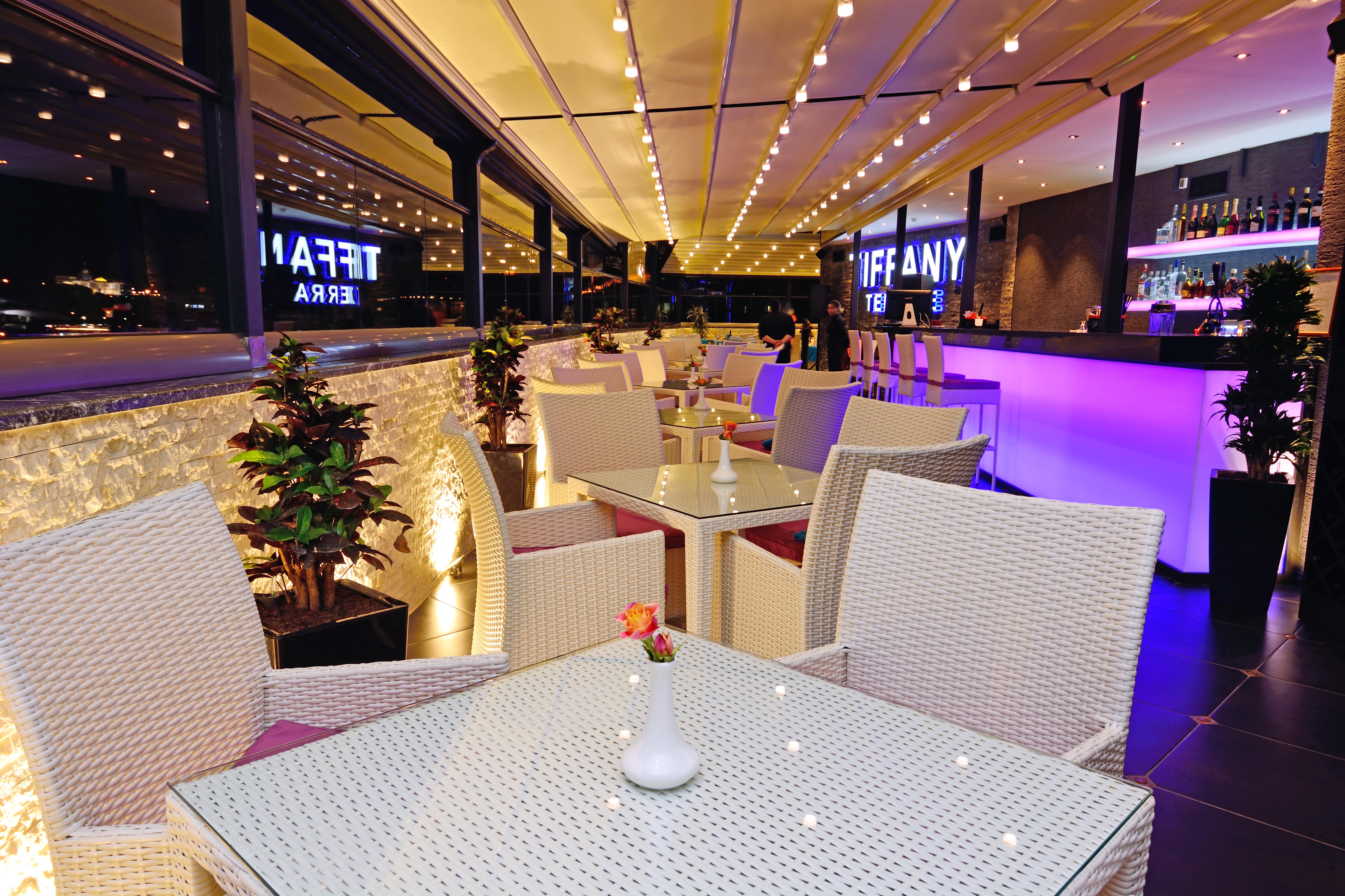 리버 사이드 호텔 츠빌리시 트빌리시 외부 사진 Interior of the restaurant