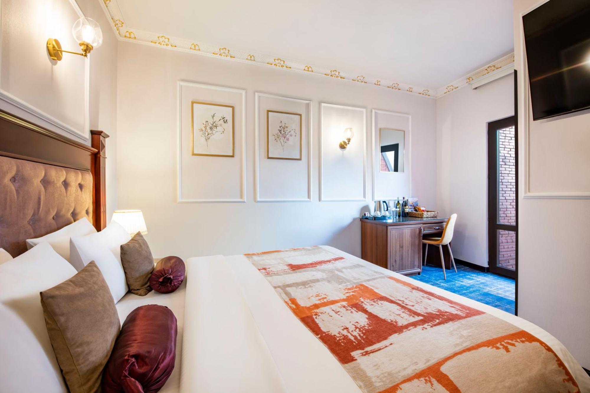 리버 사이드 호텔 츠빌리시 트빌리시 외부 사진 A room at the hotel