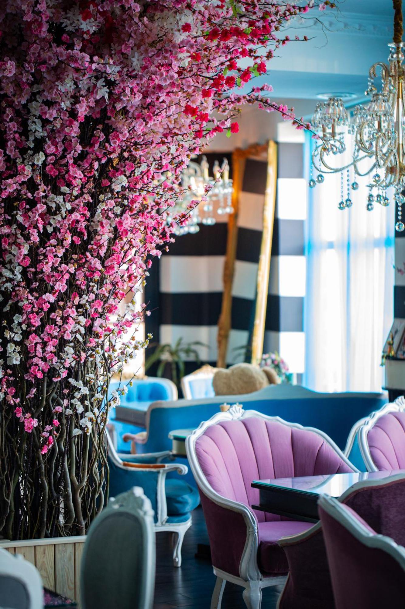 리버 사이드 호텔 츠빌리시 트빌리시 외부 사진 Interior of the restaurant