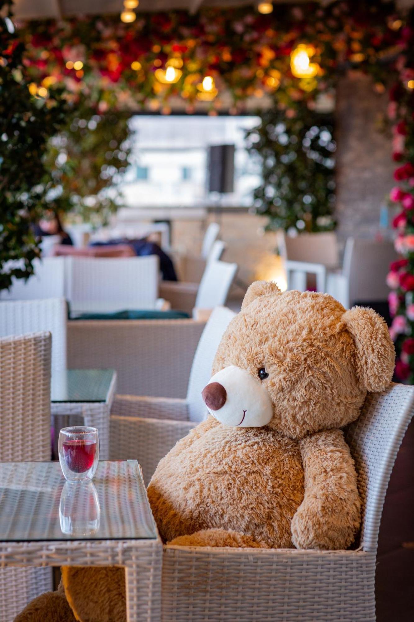 리버 사이드 호텔 츠빌리시 트빌리시 외부 사진 Teddy bear